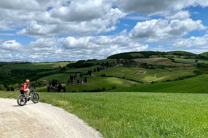 E-Bike Val d'Orcia: Self-Guided E‑Bike Ride Through Monticchiello and Pienza photo 2