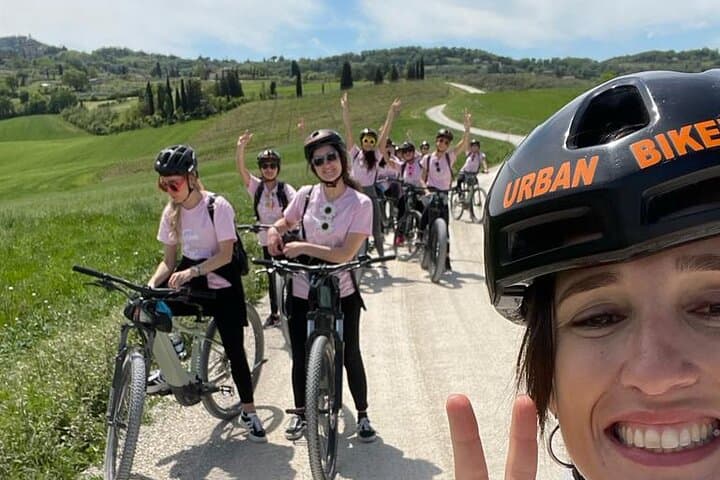 E-Bike Val d'Orcia: Self-Guided E‑Bike Ride Through Monticchiello and Pienza photo 3