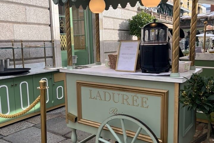 Covent Garden Walking Tour: Sweets, Secrets & Theatreland Stroll photo 5