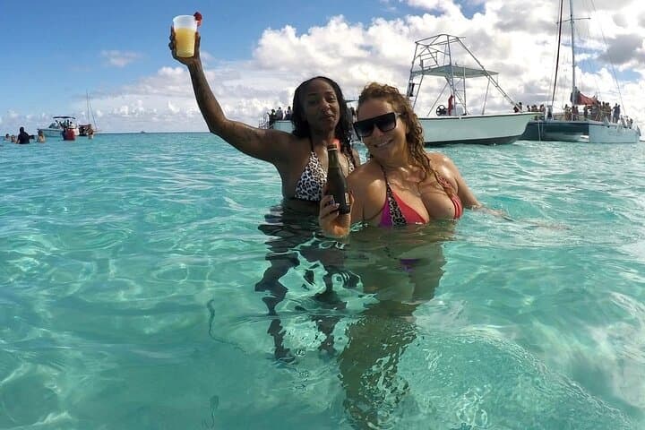 Private Stingray City Tour from West Bay — Boat Snorkel & Welcome Drink photo 4