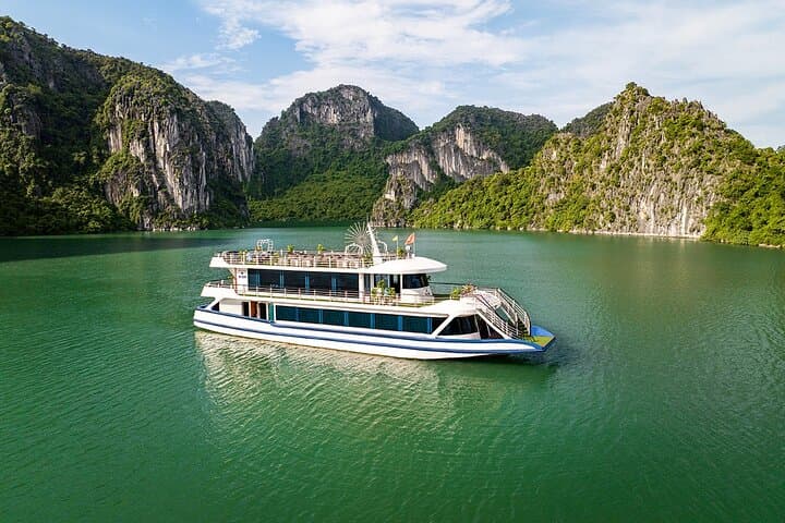 Halong Bay Luxury Day Cruise from Hanoi with Hercules photo 2