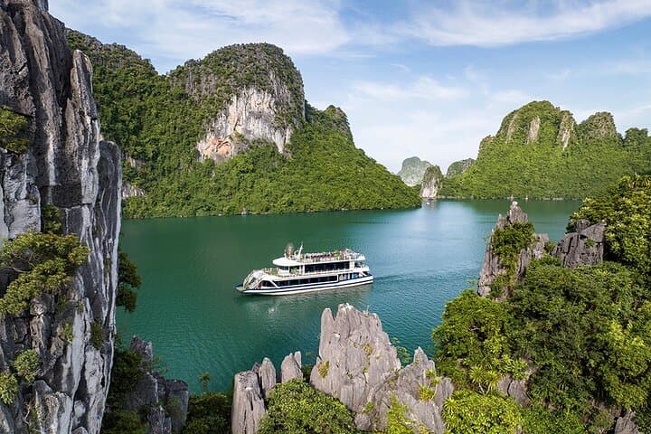 Halong Bay Luxury Day Cruise from Hanoi with Hercules photo 3
