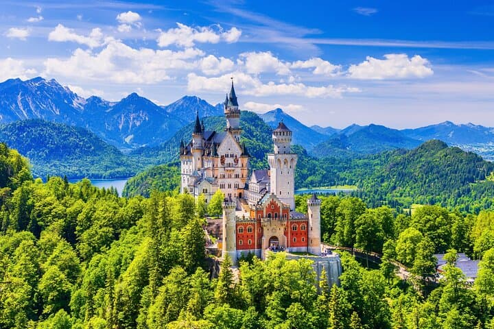 Full-Day Private Tour: Neuschwanstein & Linderhof from Munich