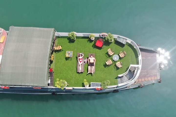 Full-Day Cong Cruise in Ha Long Bay: Caves, Kayaks & Sunset on Ti Top photo 2