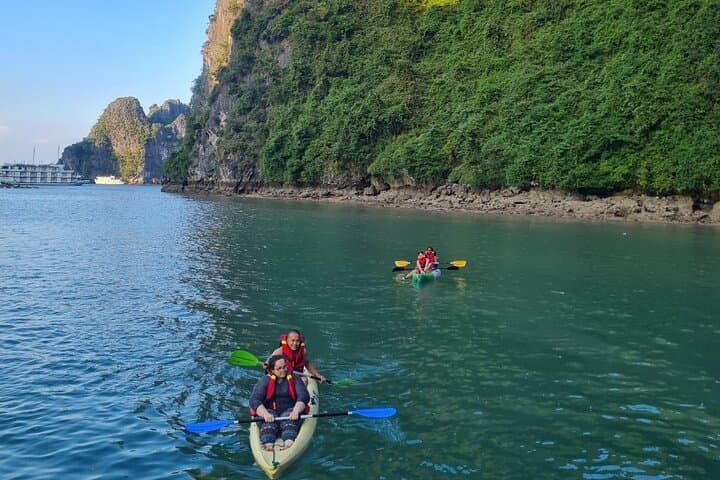 Full-Day Cong Cruise in Ha Long Bay: Caves, Kayaks & Sunset on Ti Top photo 6