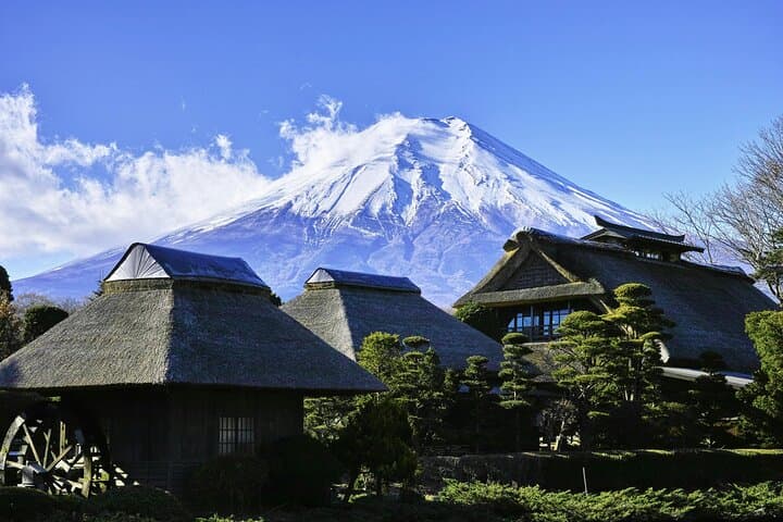 Private Luxury Day Tour to Mt. Fuji, Lake Kawaguchi & Thatched Villages photo 4