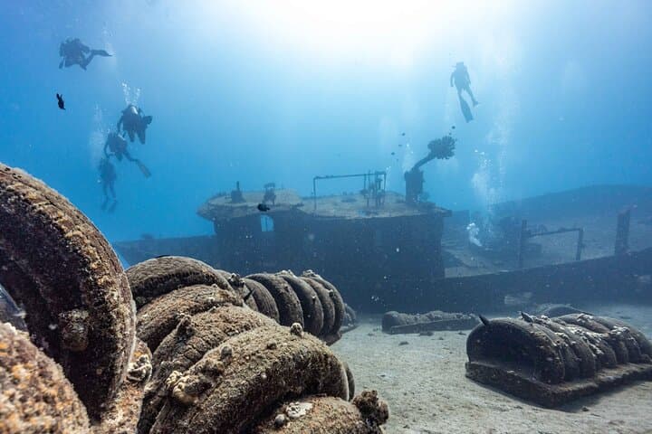 Molokini Crater 2-Tank Dive: Maui Morning Scuba Safari photo 4