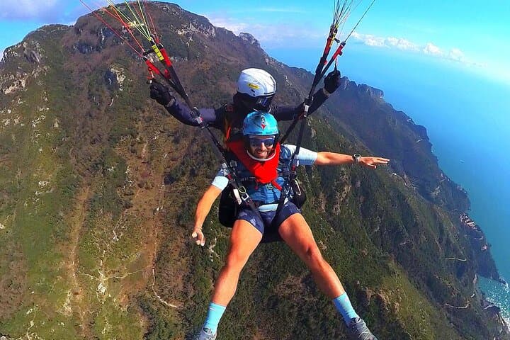 Maiori Hike & Fly: Tandem Paragliding from Monte Falerio Over the Amalfi Coast