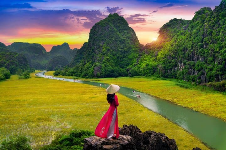 Full-Day Ninh Binh Heritage Tour: Tam Coc Boat, Hoa Lu & Mua Cave from Hanoi