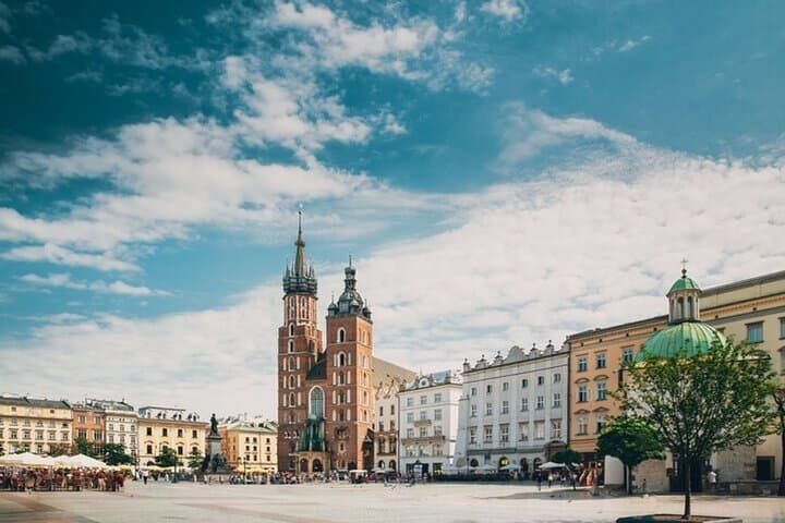 Krakow Old Town Walking Tour: St. Mary’s, Wawel & Rynek Highlights photo 3