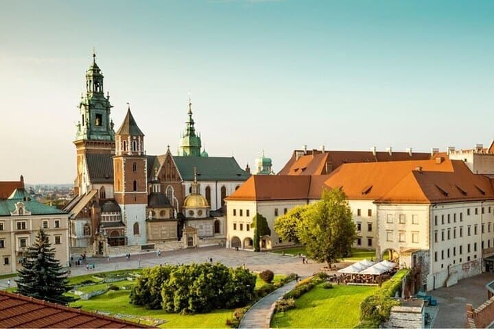 Krakow Old Town Walking Tour: St. Mary's Basilica, Wawel and the Main Square photo 1