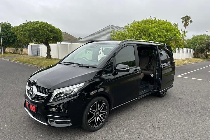 Cape Town Private Chauffeur Transfers — Personalized Tours & 300KM Round-Trip Service
