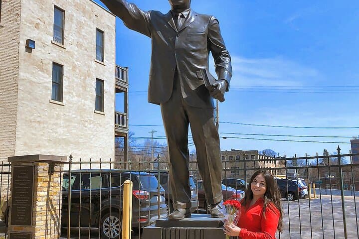 Milwaukee 2-Hour City Bus Tour — Lakefront, Third Ward & North Point photo 2