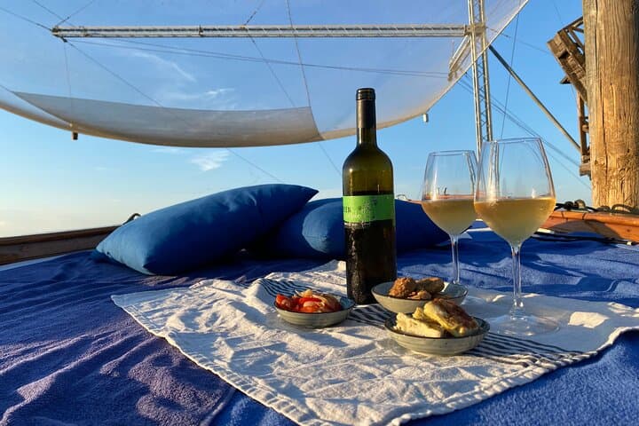 Sunset Aperitif in the Venice Lagoon: Private Boat Tour with Prosecco