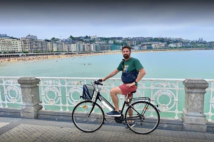 San Sebastián Bike Tour: Ride La Concha with Pintxo and Drink photo 5