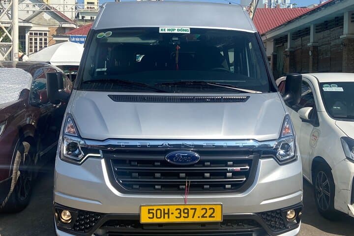 Ho Chi Minh Airport 16-Seat Minivan Transfer | Tan Son Nhat to District 1