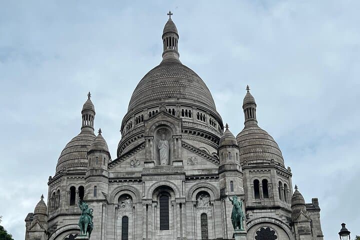 Private Paris monuments tour: Montmartre to the Eiffel Tower in 4 hours photo 2