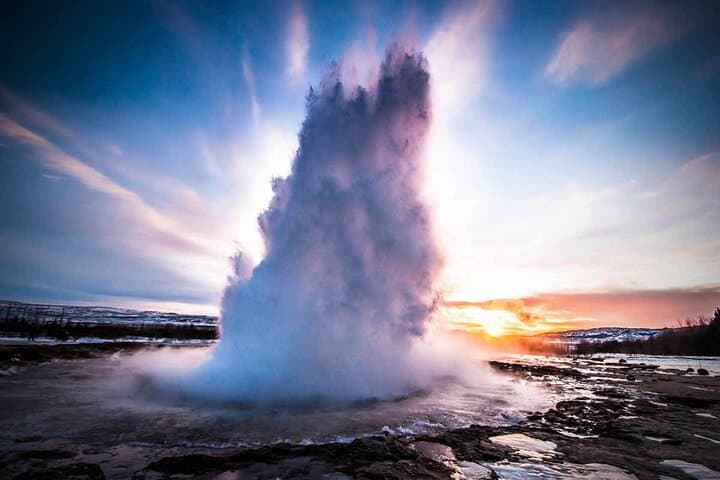 Golden Circle Classic Private Tour: Thingvellir, Geysir & Gullfoss in Half Day