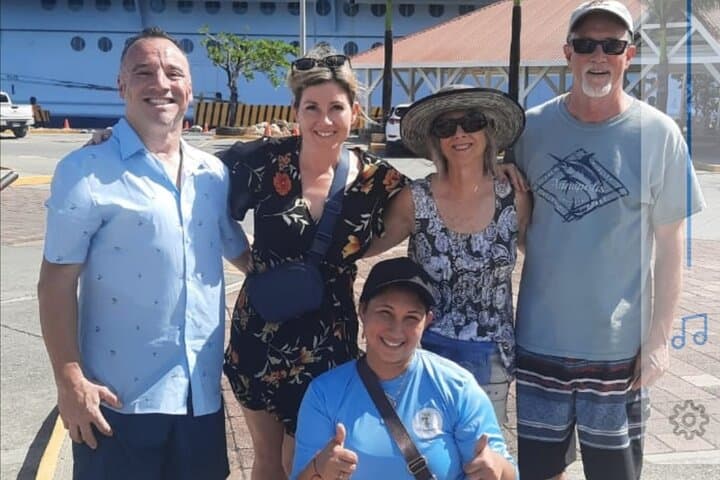 Roatan Private Custom Shore Tour — Rum, Chocolate, Beaches & Wildlife photo 5