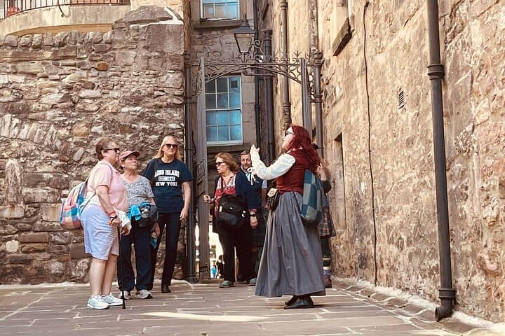Edinburgh Old Town 2-Hour Historical Walking Tour — Royal Mile Highlights photo 3