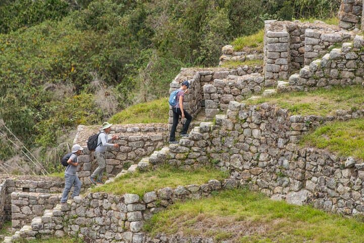 2-Day Inca Trail to Machu Picchu: Short Hike, Wiñay Wayna & Panoramic Train photo 6