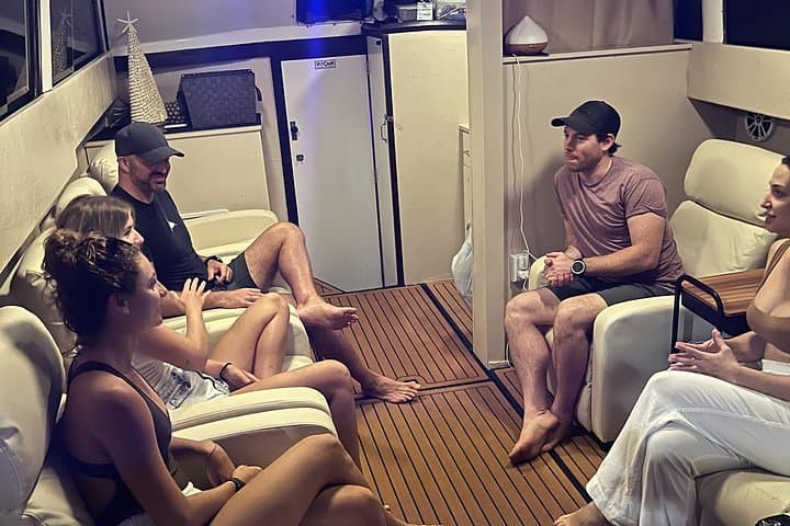 Private 3.5-Hour Waikiki Snorkel Charter to Turtle Canyon & Reefs photo 4