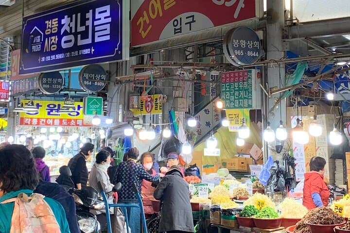 Seoul Market to Stream Walk: Gyeongdong Market, Retro Theater Starbucks & Cheonggyecheon Chicken & Beer