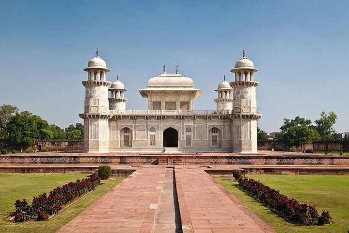 Sunrise at the Taj Mahal: Same-Day Agra Tour from Delhi photo 6