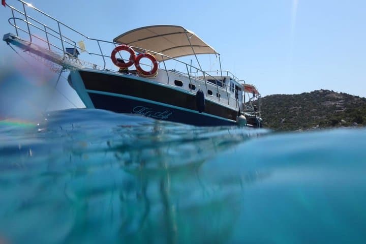 Private Marmaris & Icmeler Full-Day Boat Trip: Paradise Island and Phosphorus Cave Cruise photo 2