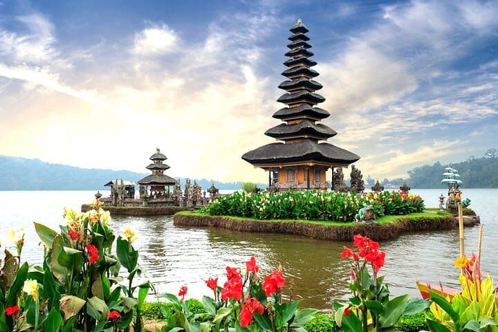 Ulun Danu Temple, Handara Gate & Wanagiri Hidden Hills Day Tour to Bayumala Waterfall photo 2