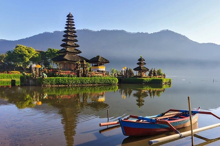 Ulun Danu Temple, Handara Gate & Wanagiri Hidden Hills Day Tour to Bayumala Waterfall photo 3