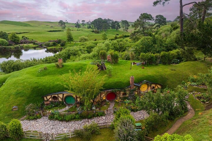 Small-Group Luxury Hobbiton Movie Set Tour from Auckland with Buffet Lunch photo 4