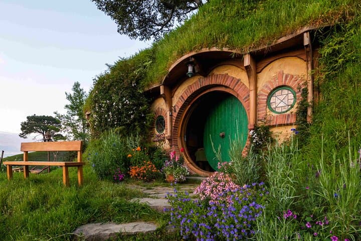 Small-Group Luxury Hobbiton Movie Set Tour from Auckland with Buffet Lunch photo 5
