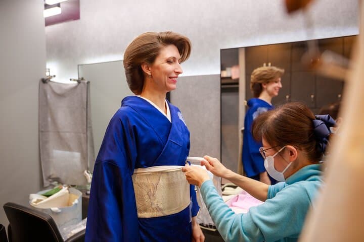 Kimono Walk in Kabukicho: Private Cultural Stroll to Hanazono Shrine photo 4