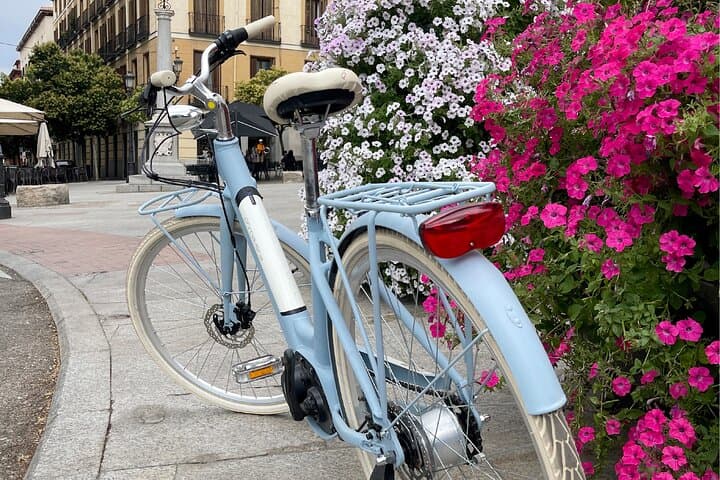 Explore Madrid by Vintage Bike: Self-Guided Route with an Old Map photo 3