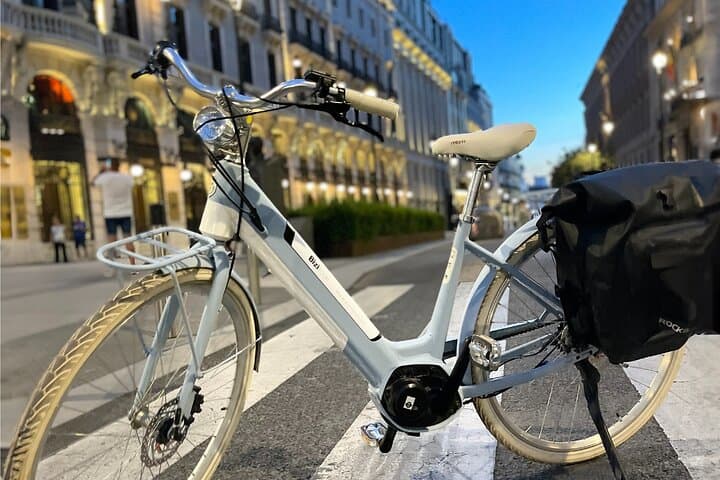 Explore Madrid by Vintage Bike: Self-Guided Route with an Old Map