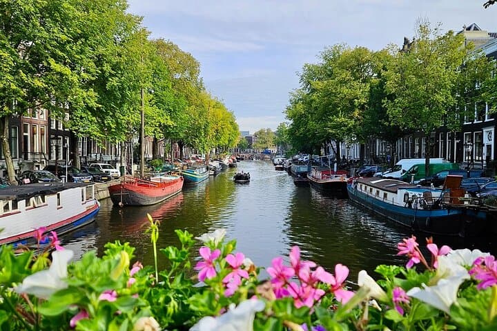 Glide the Amsterdam Canal Belt: Private 90-Minute Electric Boat Cruise photo 4