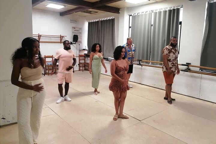 Valencia Latin Dance and Salsa Class — Learn Salsa, Bachata & Merengue in 1 Hour photo 3