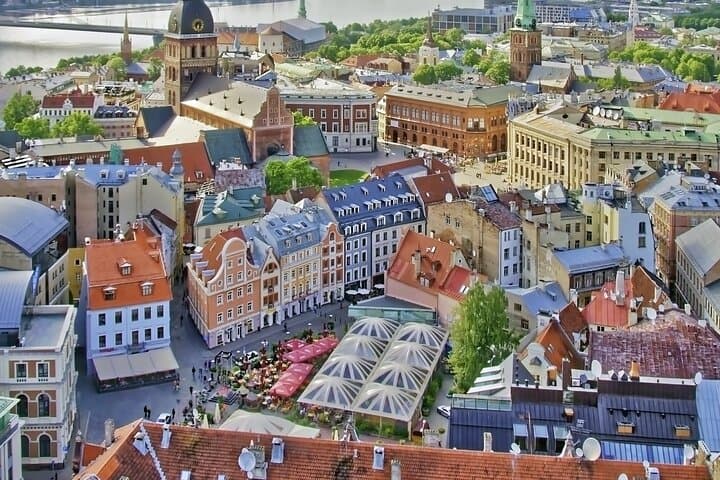 Riga Walking Tour: Guided Sightseeing Through Old Town, Art Nouveau & Central Market