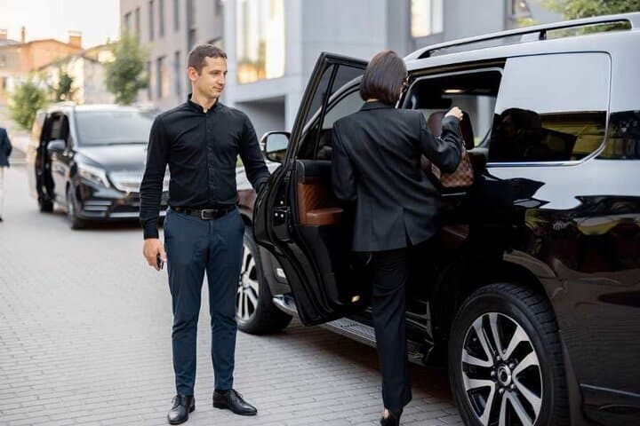 Seamless Private Arrival Transfer: HNL to Waikiki, Ko Olina & Turtle Bay photo 3
