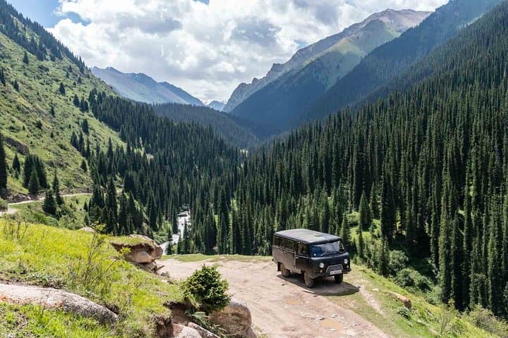 4-Day Issyk-Kul & Altyn Arashan Highlights: Hot Springs, Eagle Hunting & Jeti-Oguz photo 3