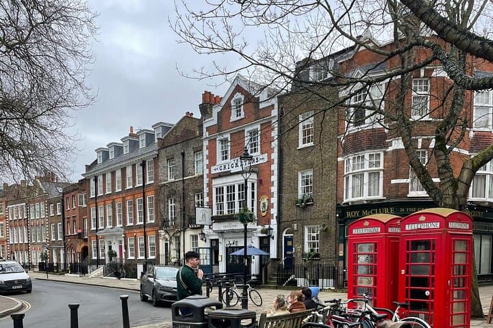 Ted Lasso London Taxi Tour: Explore Filming Locations in a Classic London Black Cab