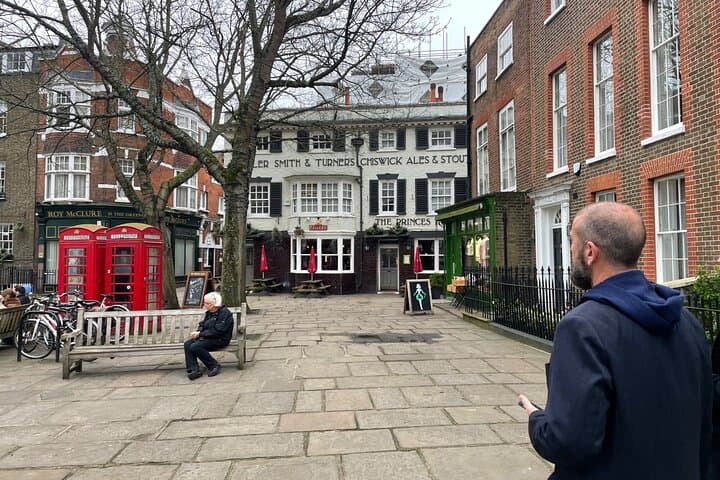 Ted Lasso London Taxi Tour: Explore Filming Locations in a Classic London Black Cab photo 2