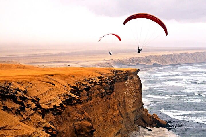 Paracas Paragliding Over the National Reserve: Tandem Flights from Beach to Bluff