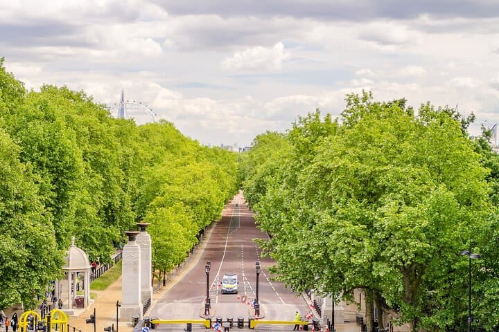 Royal Walking Tour from Hyde Park to Buckingham Palace — Guided London History Walk photo 3