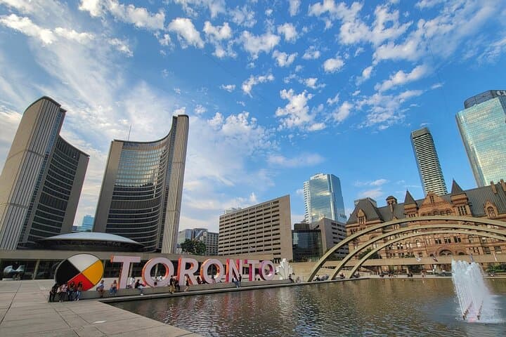 Toronto City Tour en Español: Iconic Sights and Cultural Insights photo 1