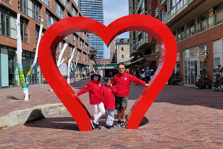 Toronto City Tour en Español: Iconic Sights and Cultural Insights photo 2