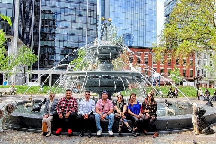 Toronto City Tour en Español: Iconic Sights and Cultural Insights photo 3