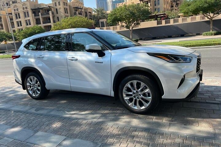 Full-Day Chauffeur Service in Abu Dhabi — Private Vehicle Tour & Custom Itinerary photo 4