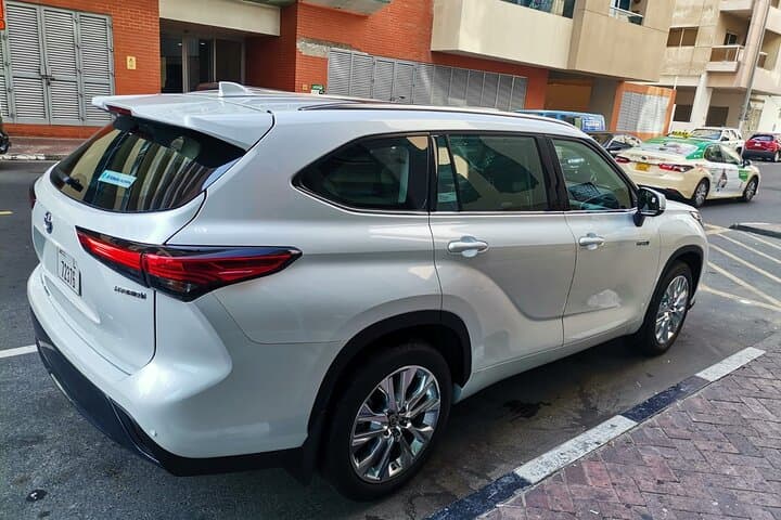 Full-Day Chauffeur Service in Abu Dhabi — Private Vehicle Tour & Custom Itinerary photo 5
